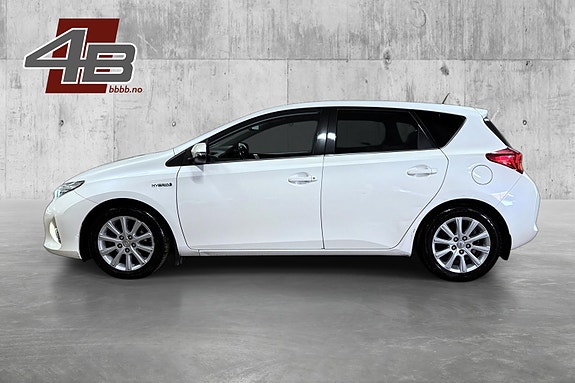 Toyota Auris 8 of 30