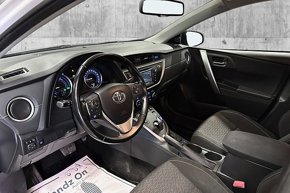 Toyota Auris 10 of 30