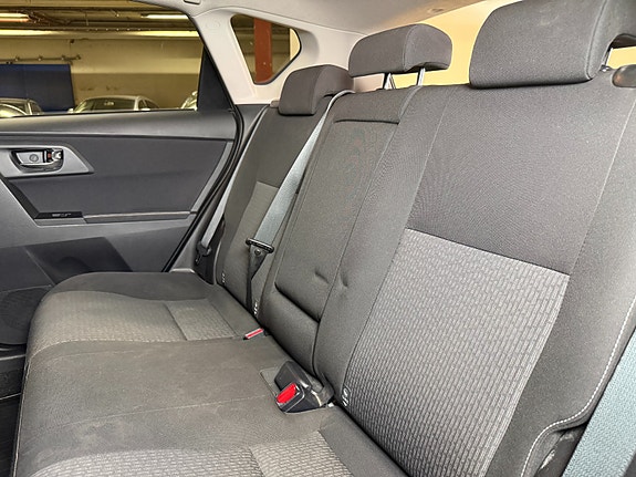 Toyota Auris 29 of 30