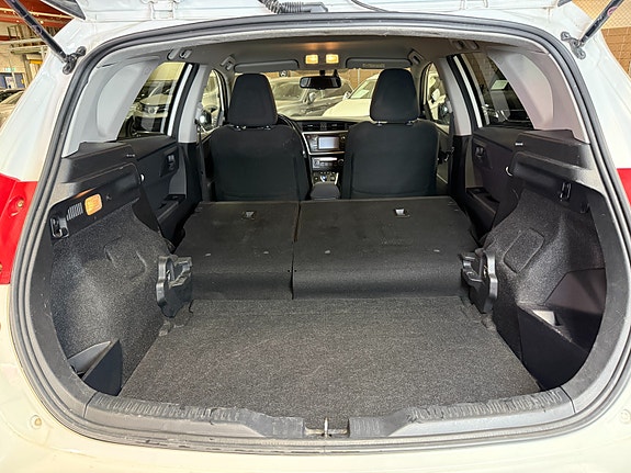 Toyota Auris 27 of 30