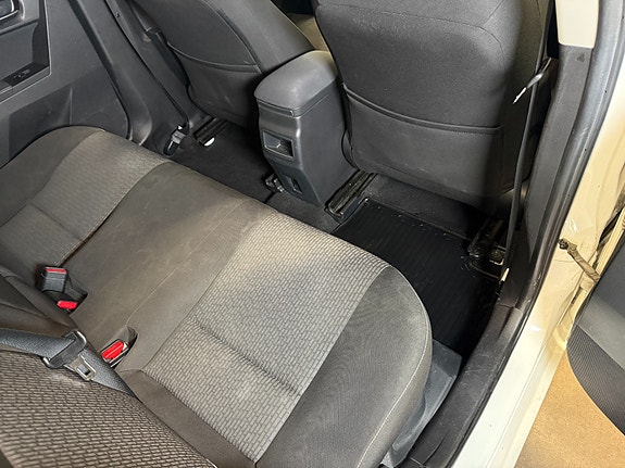 Toyota Auris 30 of 30