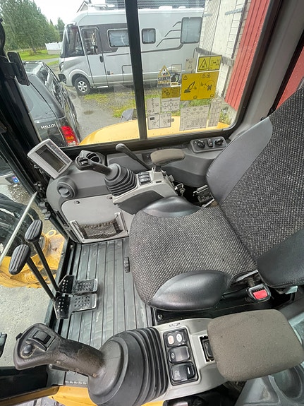 Cat 305.5 E2 10 of 25