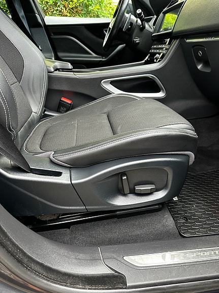 Jaguar F-PACE 12 of 30