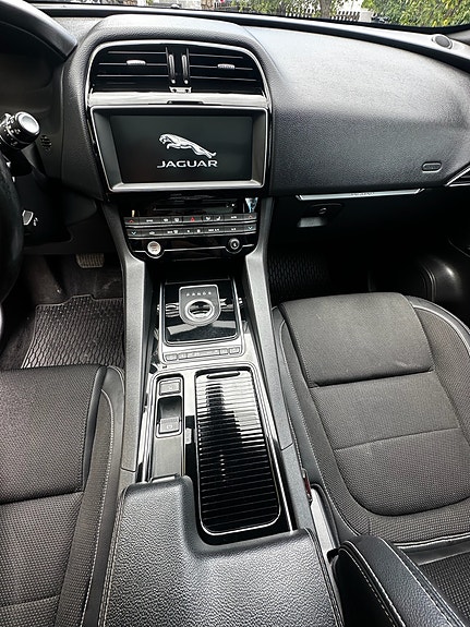 Jaguar F-PACE 20 of 30
