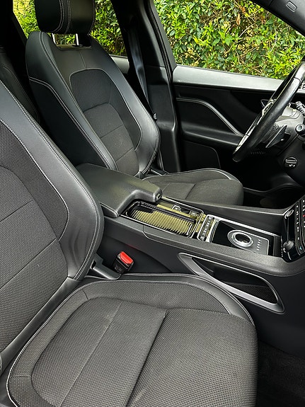 Jaguar F-PACE 9 of 30