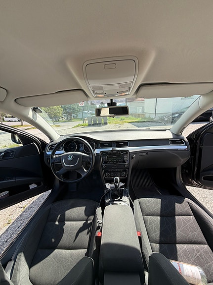 Skoda Superb 7 of 15
