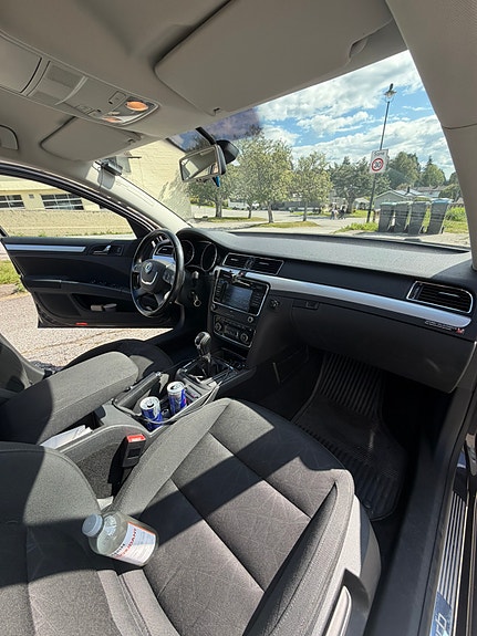 Skoda Superb 9 of 15