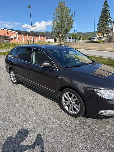 Skoda Superb 2 of 15