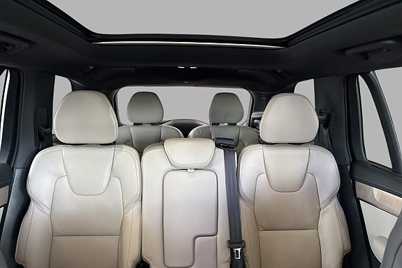 Volvo XC90 16 of 18