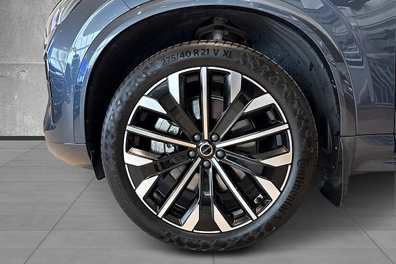 Volvo XC90 15 of 18