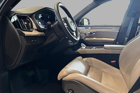 Volvo XC90 5 of 18