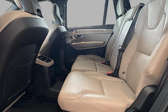 Volvo XC90 11 of 18