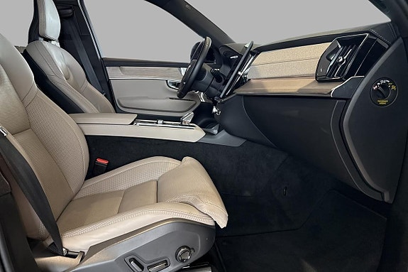Volvo XC90 13 of 18