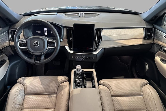 Volvo XC90 12 of 18