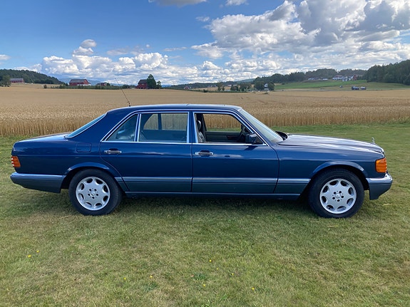 Mercedes-Benz 560 SEL 3 of 26