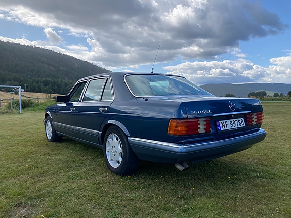 Mercedes-Benz 560 SEL 4 of 26
