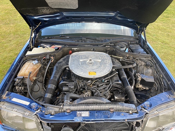 Mercedes-Benz 560 SEL 11 of 26