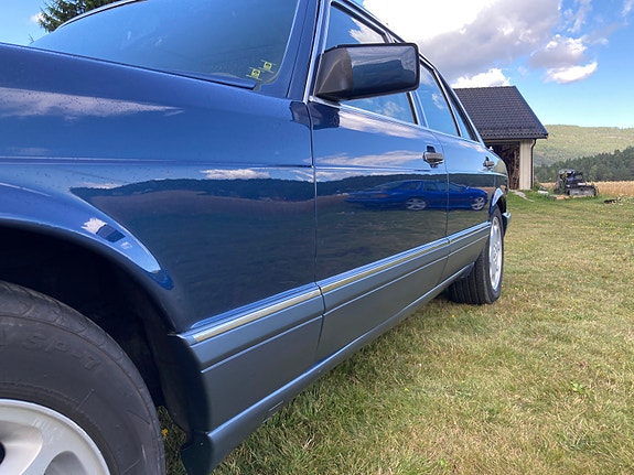 Mercedes-Benz 560 SEL 7 of 26