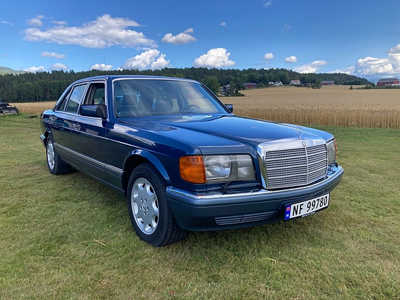 Mercedes-Benz 560 SEL 2 of 26