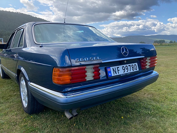 Mercedes-Benz 560 SEL 10 of 26