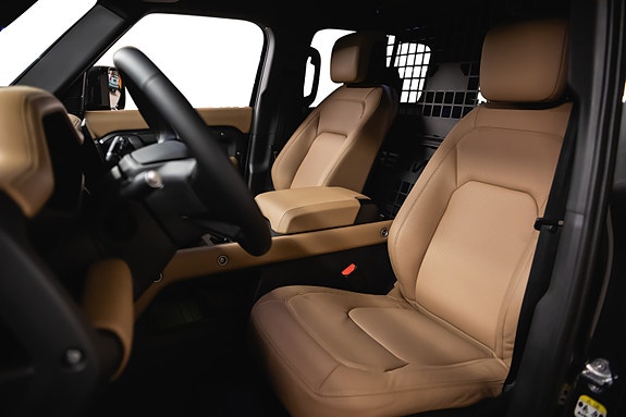 Land Rover Defender 130 3 of 30