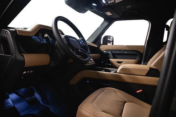 Land Rover Defender 130 19 of 30