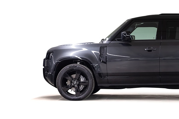 Land Rover Defender 130 9 of 30