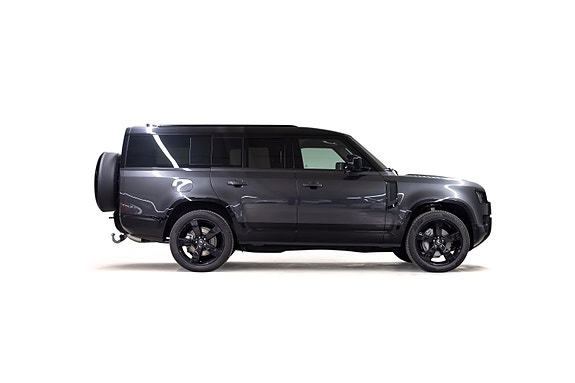 Land Rover Defender 130 11 of 30