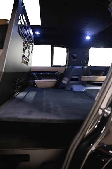 Land Rover Defender 130 5 of 30