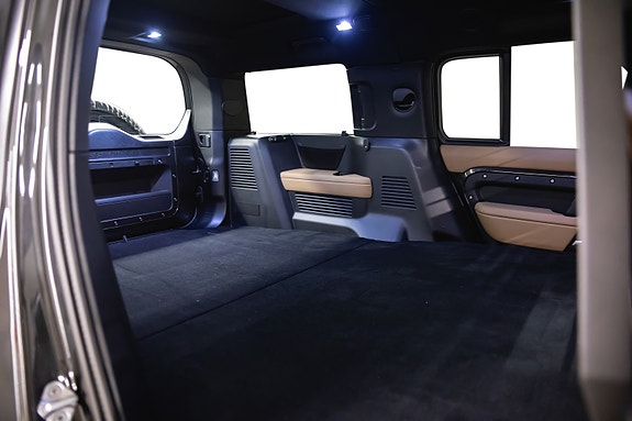Land Rover Defender 130 15 of 30