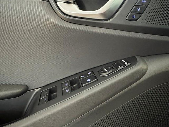 Hyundai IONIQ 13 of 15