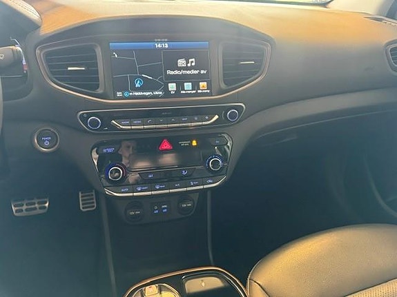 Hyundai IONIQ 10 of 15