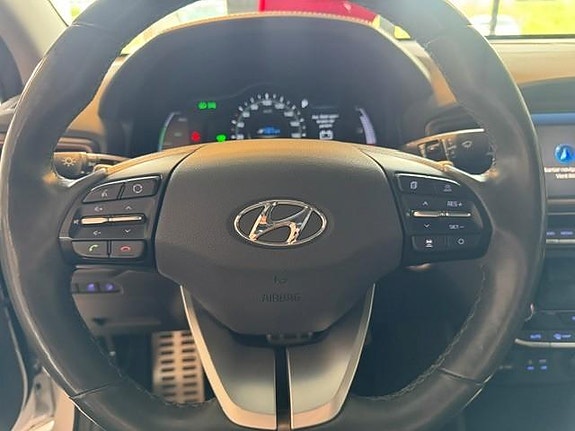 Hyundai IONIQ 8 of 15