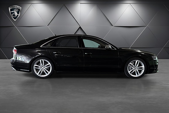 Audi S8 4 of 30