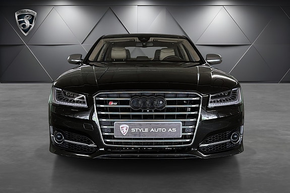 Audi S8 2 of 30