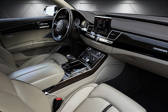 Audi S8 10 of 30