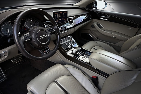 Audi S8 11 of 30