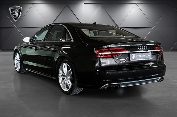 Audi S8 7 of 30