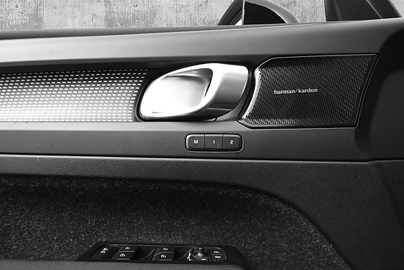 Volvo XC40 16 of 30