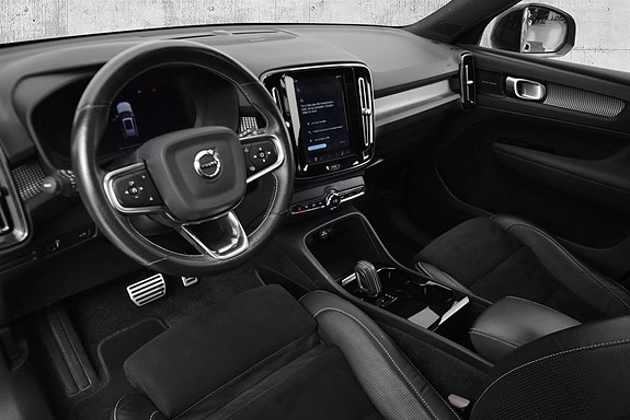 Volvo XC40 12 of 30
