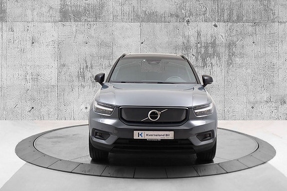 Volvo XC40 2 of 30