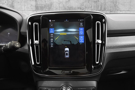 Volvo XC40 30 of 30