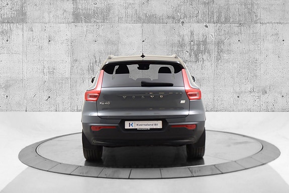 Volvo XC40 4 of 30