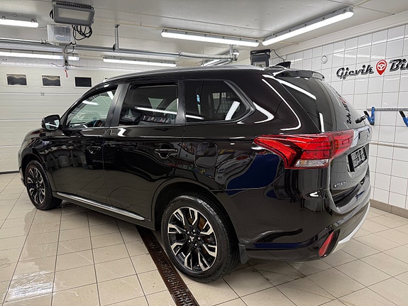 Mitsubishi Outlander 2 of 30
