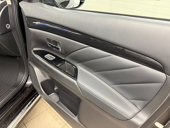 Mitsubishi Outlander 30 of 30