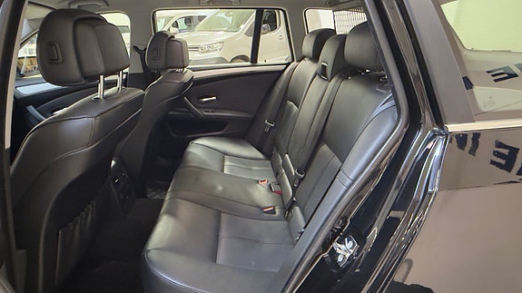 BMW 525i 13 of 30