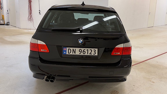 BMW 525i 4 of 30