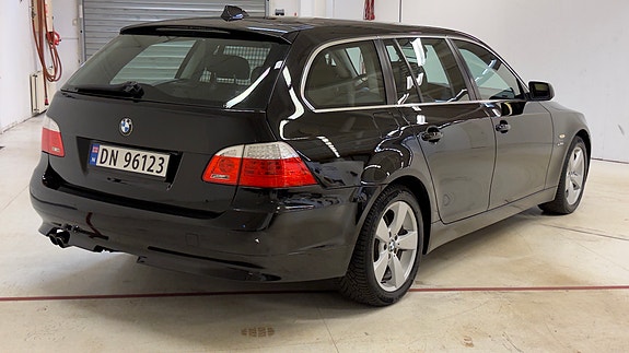 BMW 525i 3 of 30