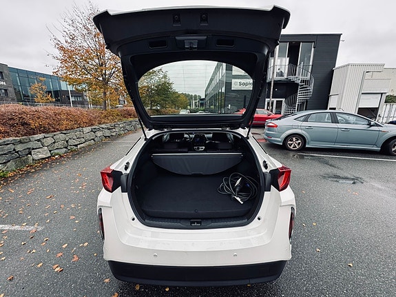 Toyota Prius 8 of 30