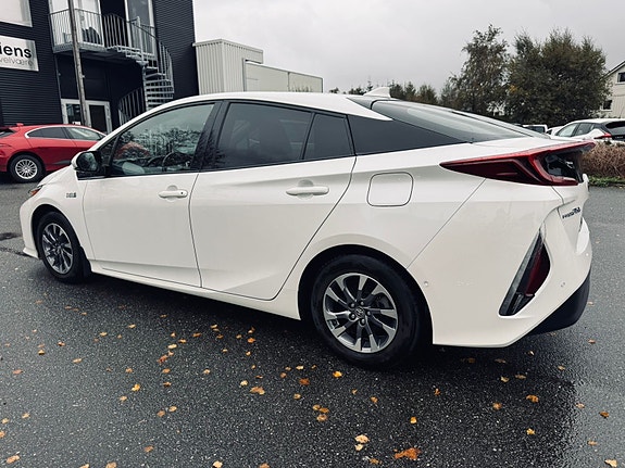 Toyota Prius 3 of 30